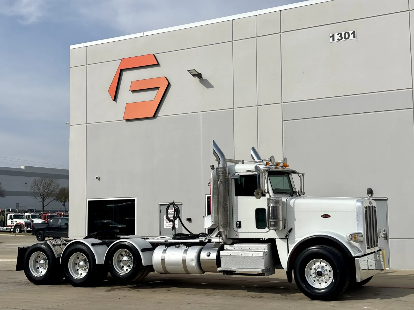 2012 PETERBILT 388 for sale in Hutchins, TX