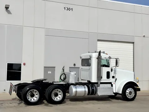More photos of 2015 PETERBILT 367 at Forge Truck Centers - Texas, TX