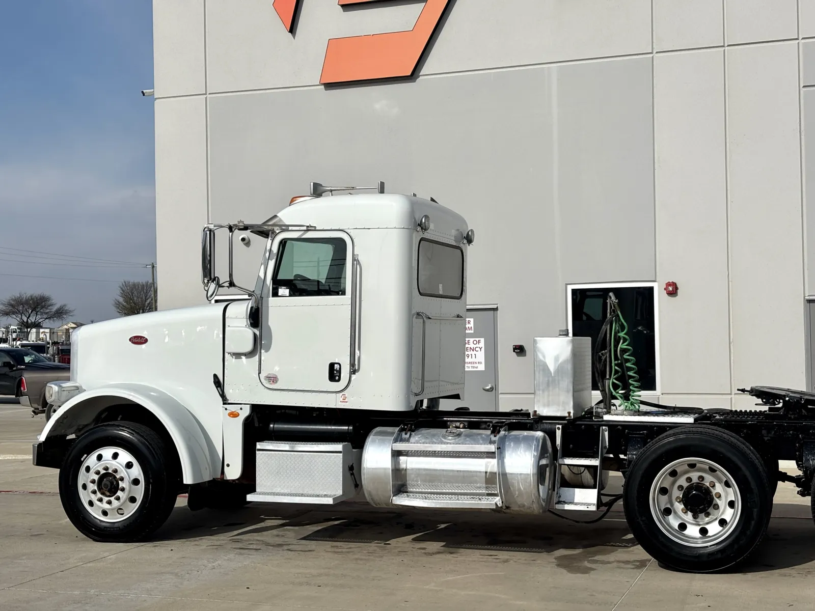2015 Peterbilt - image 8