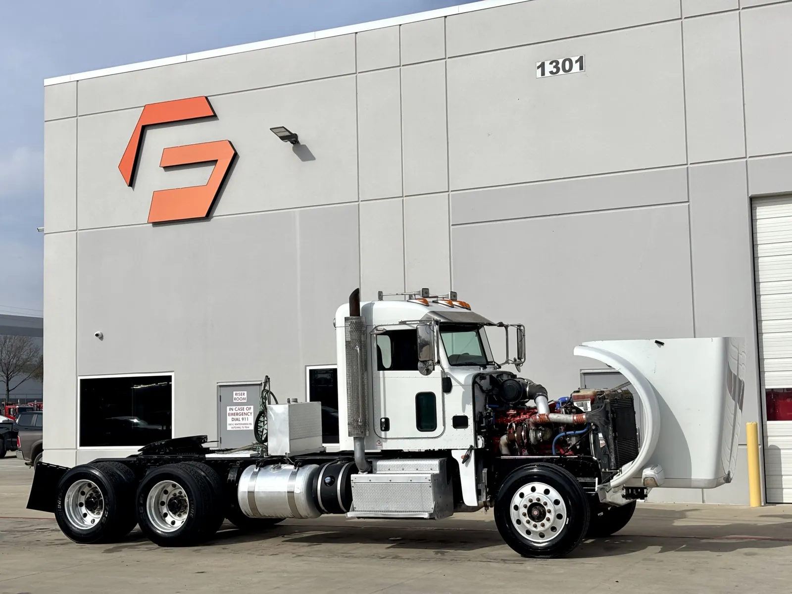 2015 Peterbilt - image 9