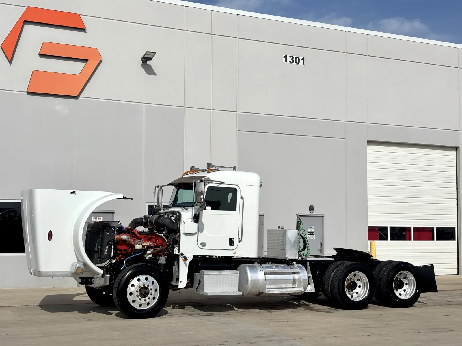 2015 Peterbilt - image 10