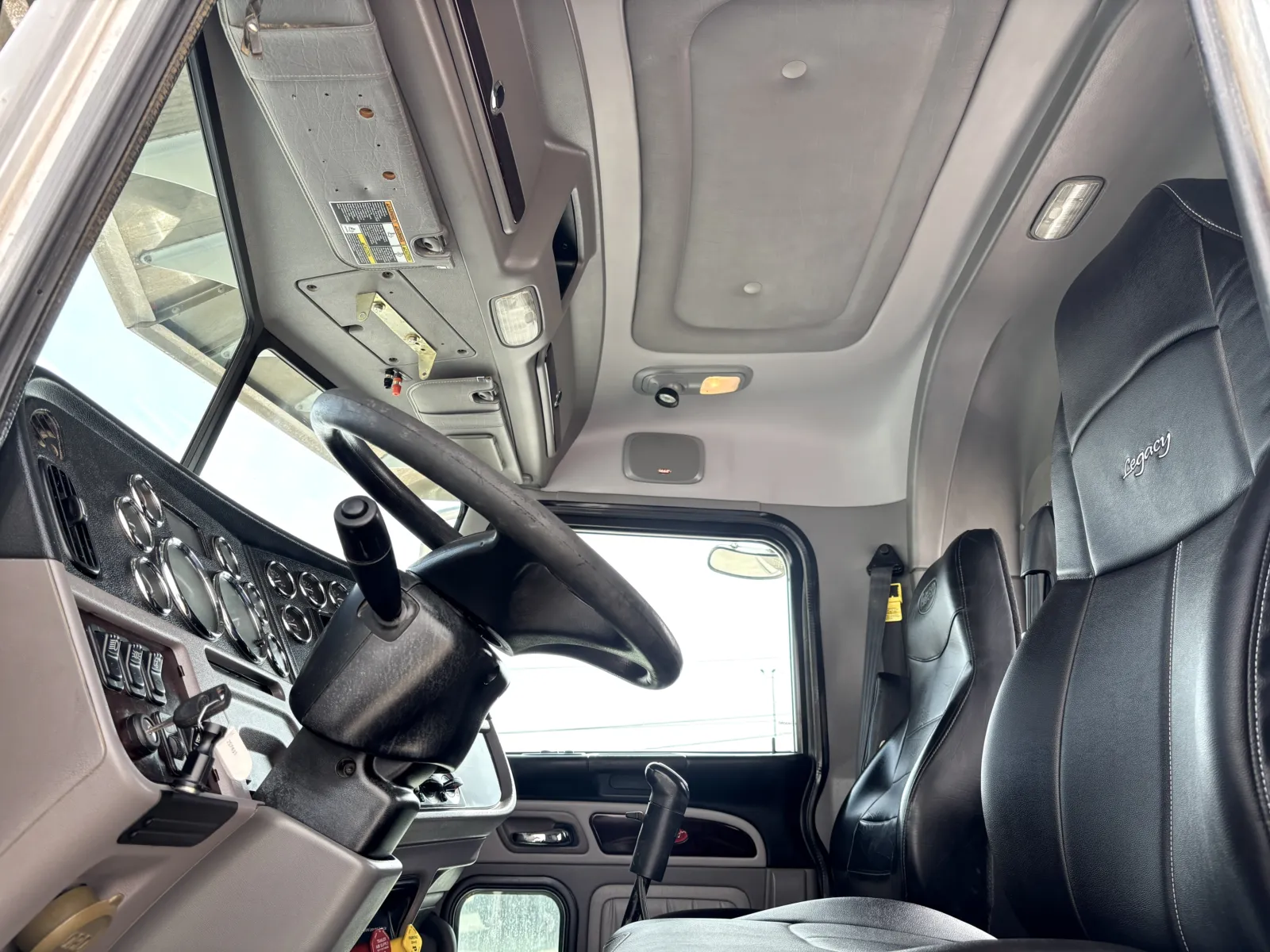 2015 Peterbilt - image 14