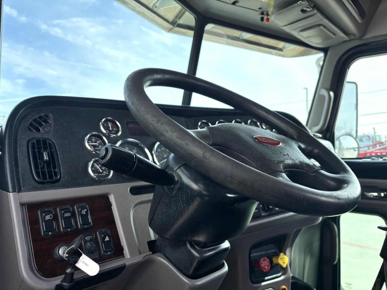 2015 Peterbilt - image 15