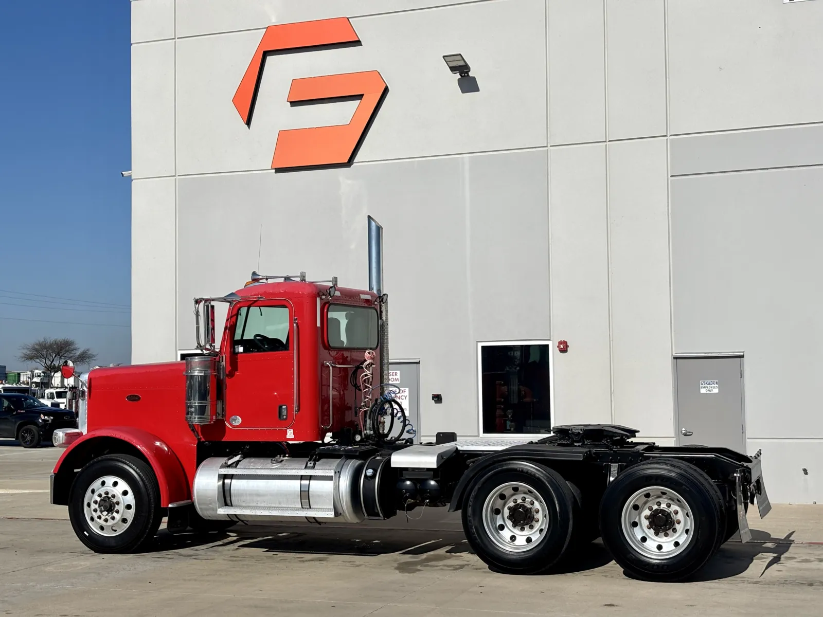 2012 Peterbilt - image 6