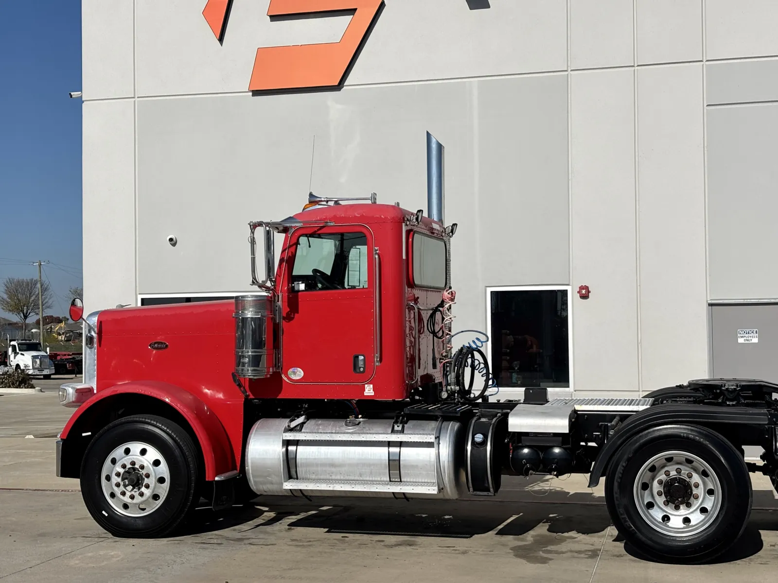 2012 Peterbilt - image 8