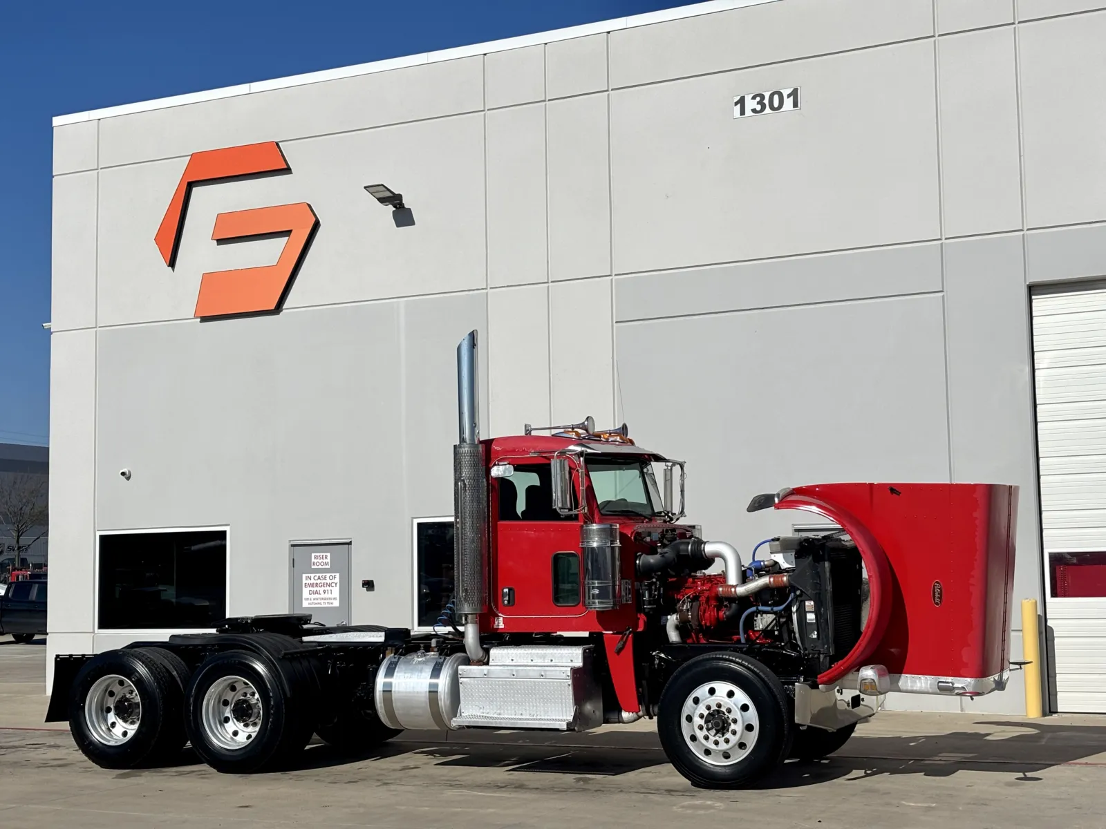 2012 Peterbilt - image 9
