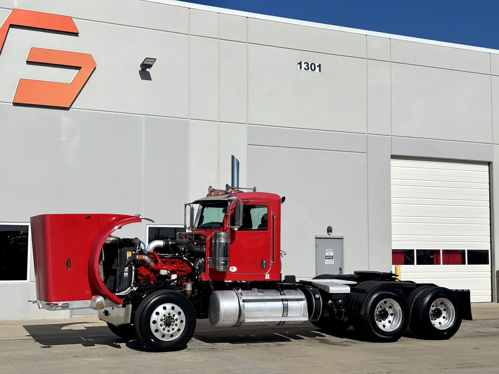2012 Peterbilt - image 10