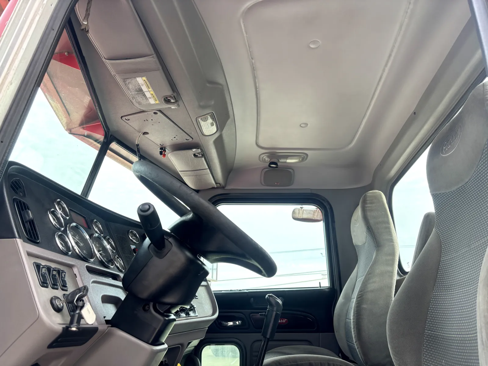 2012 Peterbilt - image 14