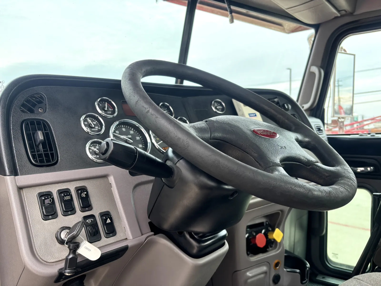 2012 Peterbilt - image 15