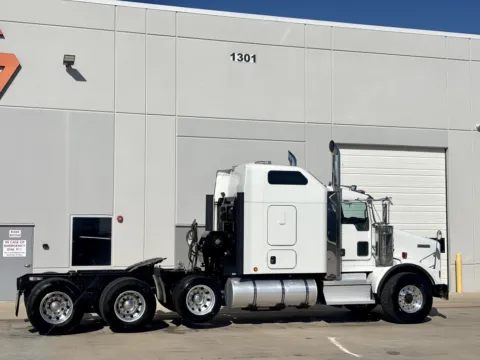 More photos of 2020 KENWORTH T800 at Forge Truck Centers - Texas, TX