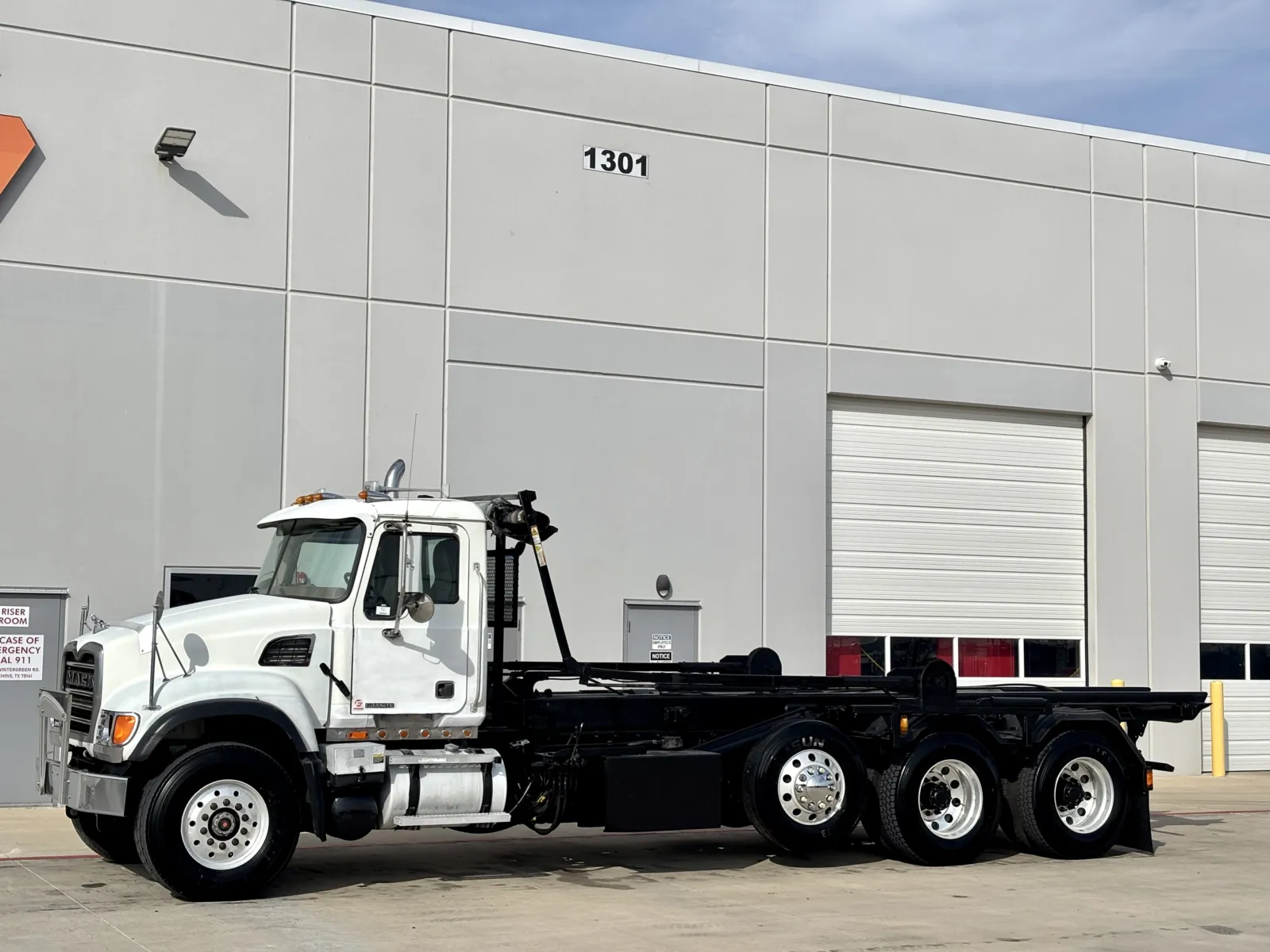 2006 Mack Granite - image 2