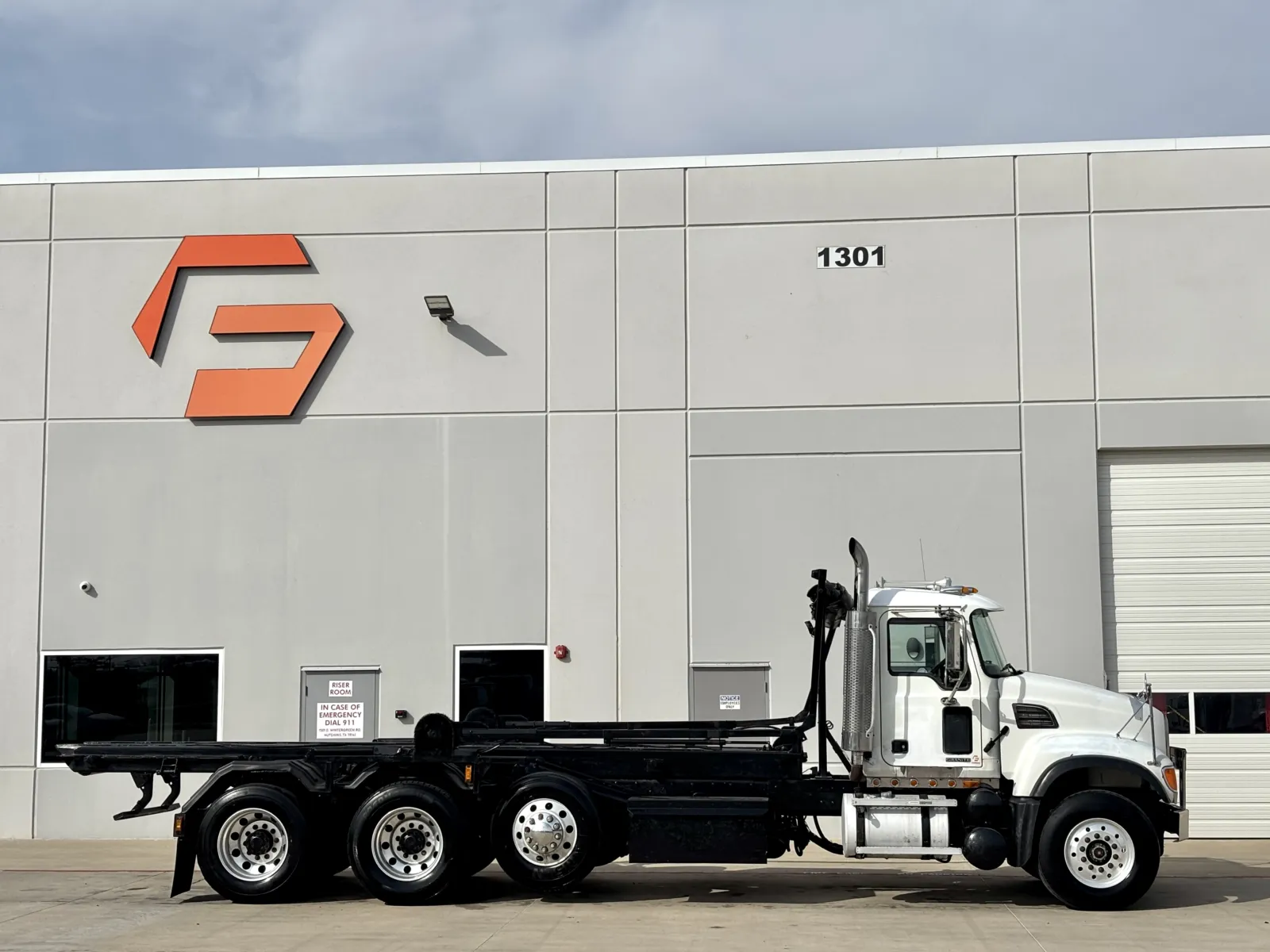 2006 Mack Granite - image 3