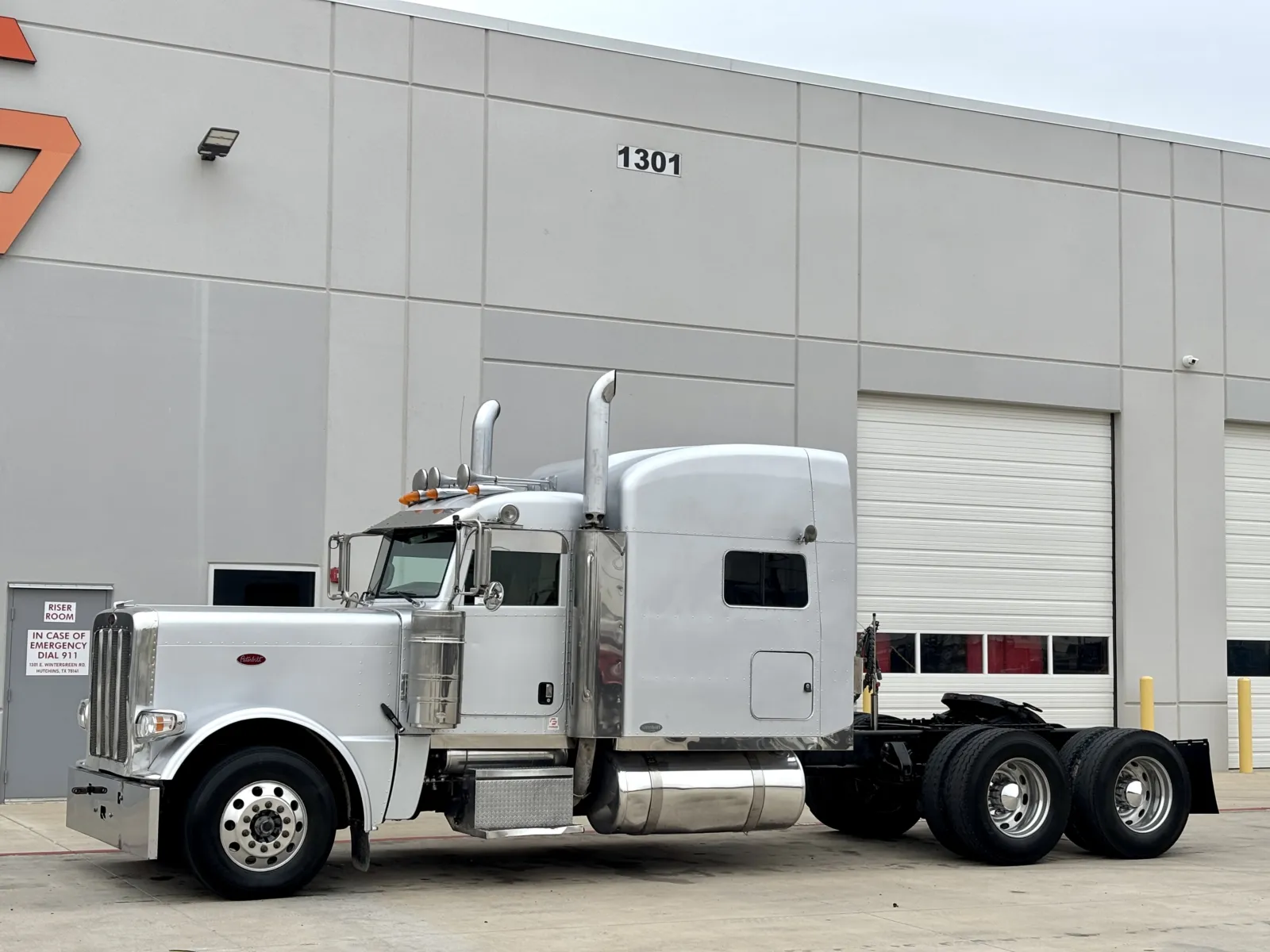 2008 Peterbilt 389 - image 2