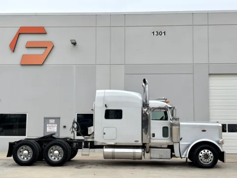 Another view of 2008 PETERBILT 389 for sale in Hutchins, TX at Forge Truck Centers - Texas