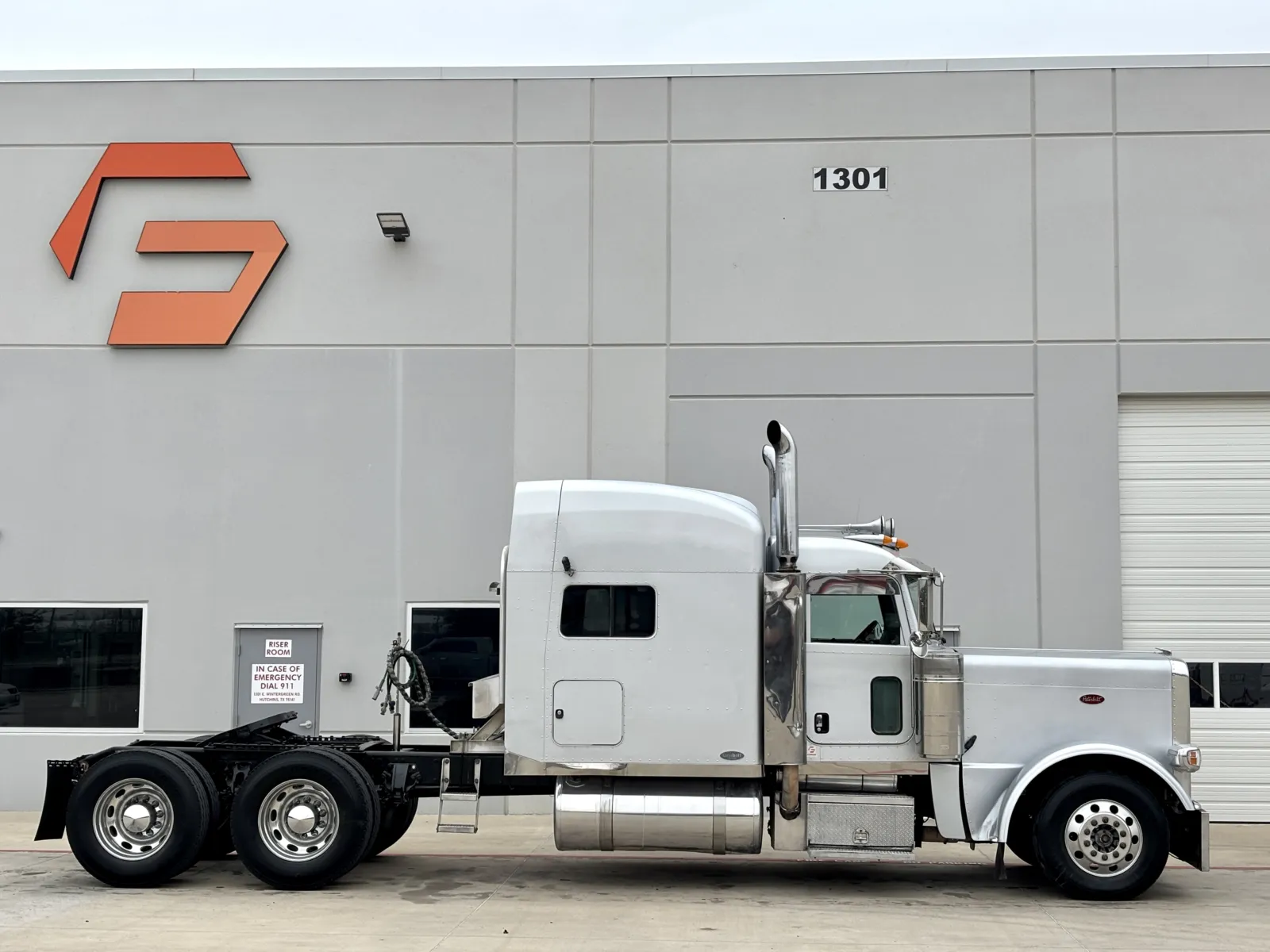 2008 Peterbilt 389 - image 3