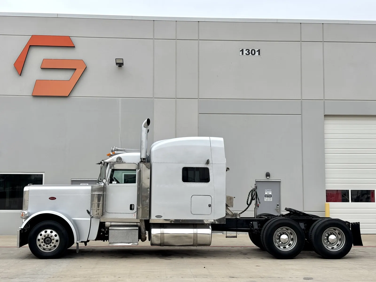 2008 Peterbilt 389 - image 4