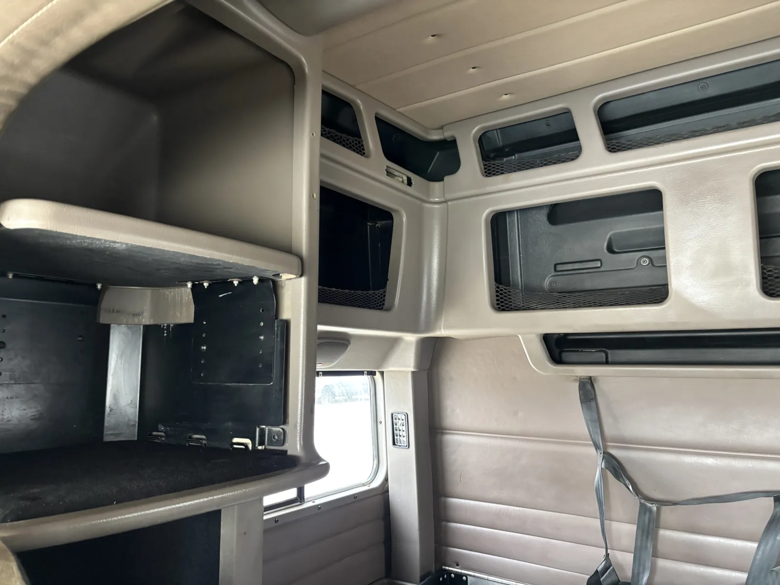 2008 Peterbilt 389 - image 19