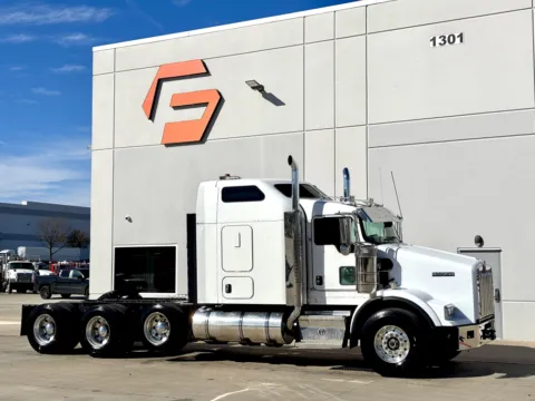 2016 KENWORTH T800 for sale in Hutchins, TX