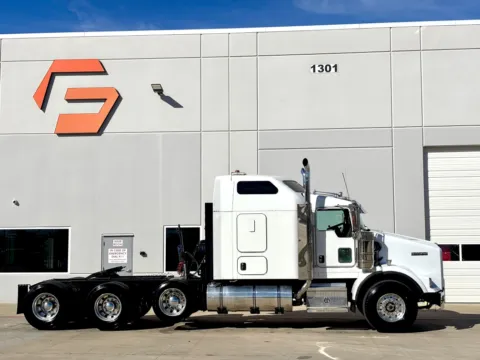 Another view of 2016 KENWORTH T800 for sale in Hutchins, TX at Forge Truck Centers - Texas