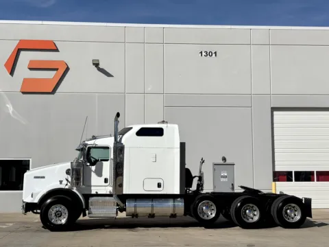 More photos of 2016 KENWORTH T800 at Forge Truck Centers - Texas, TX