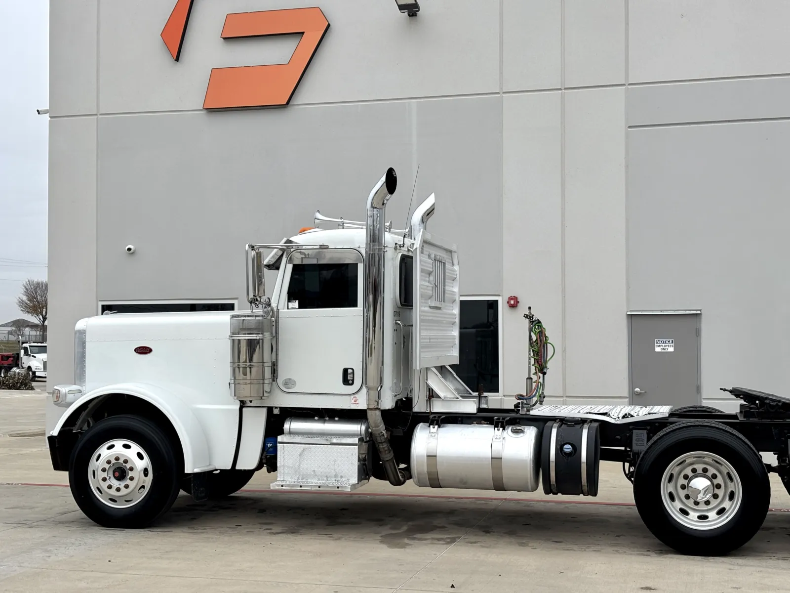 2021 Peterbilt 389 - image 8