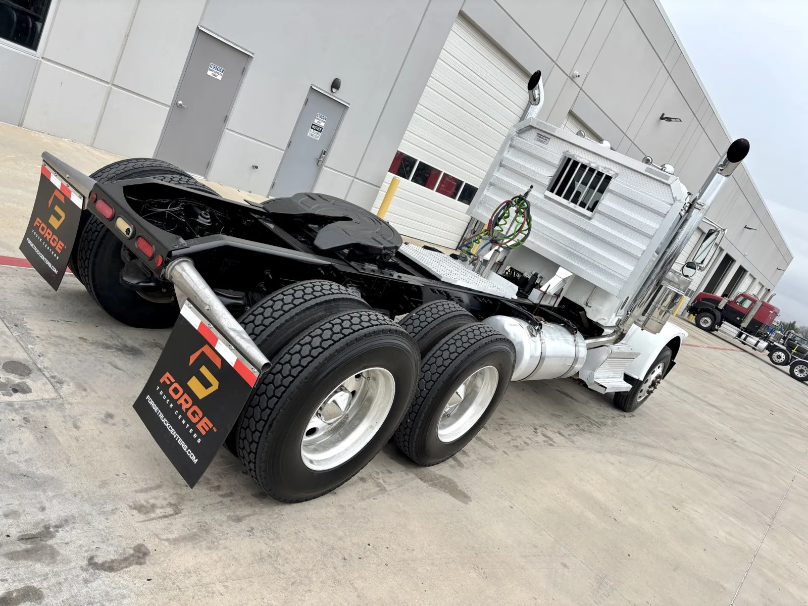 2021 Peterbilt 389 - image 11