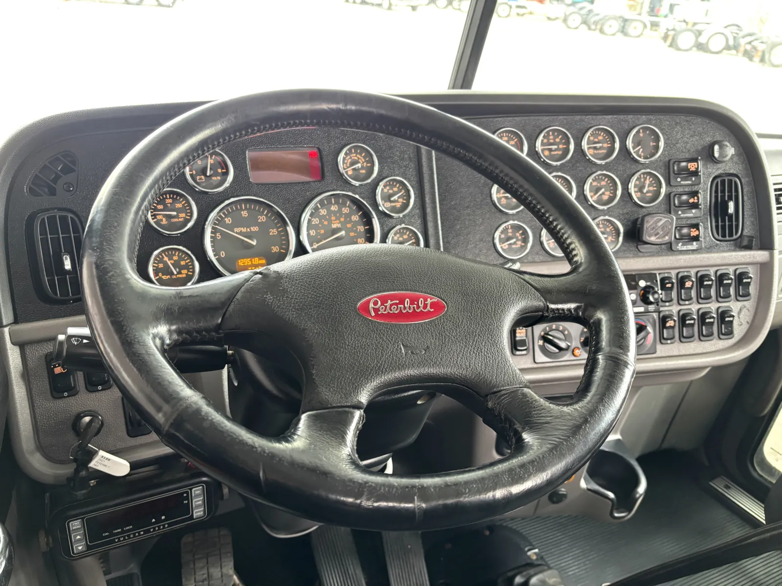 2021 Peterbilt 389 - image 16