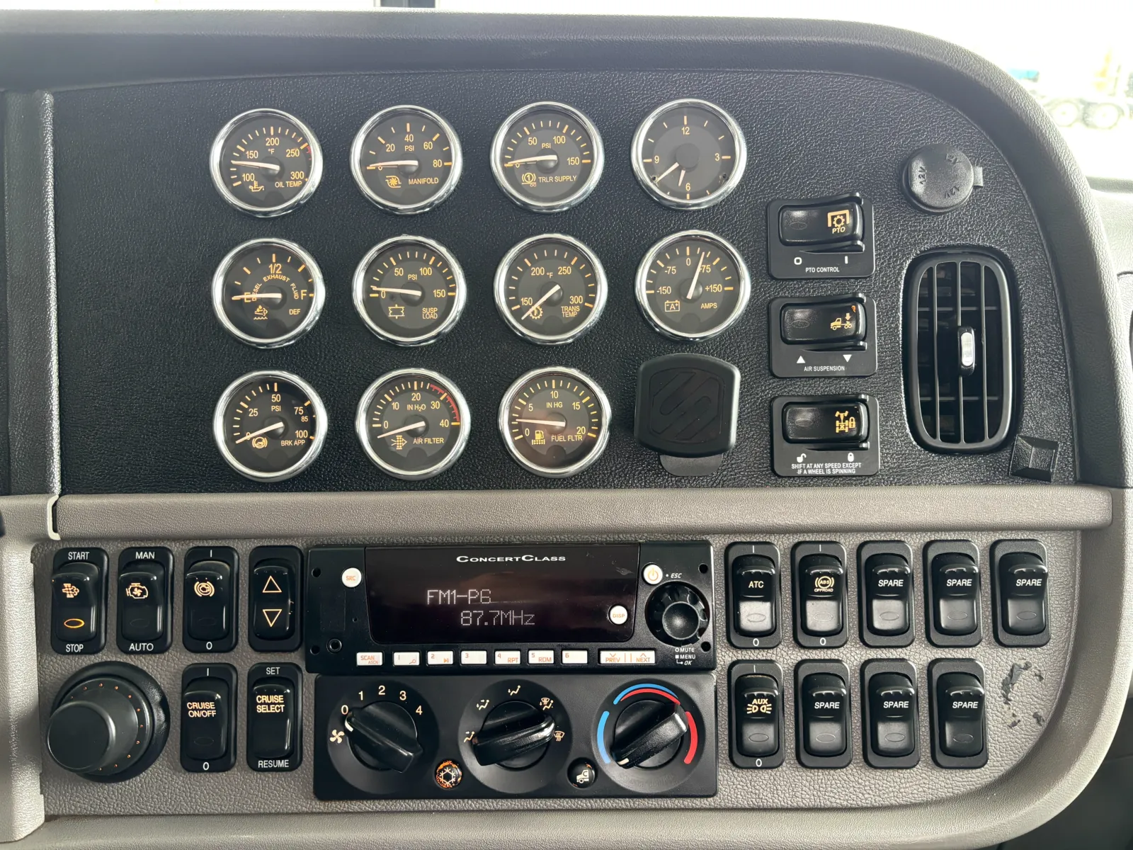 2021 Peterbilt 389 - image 18