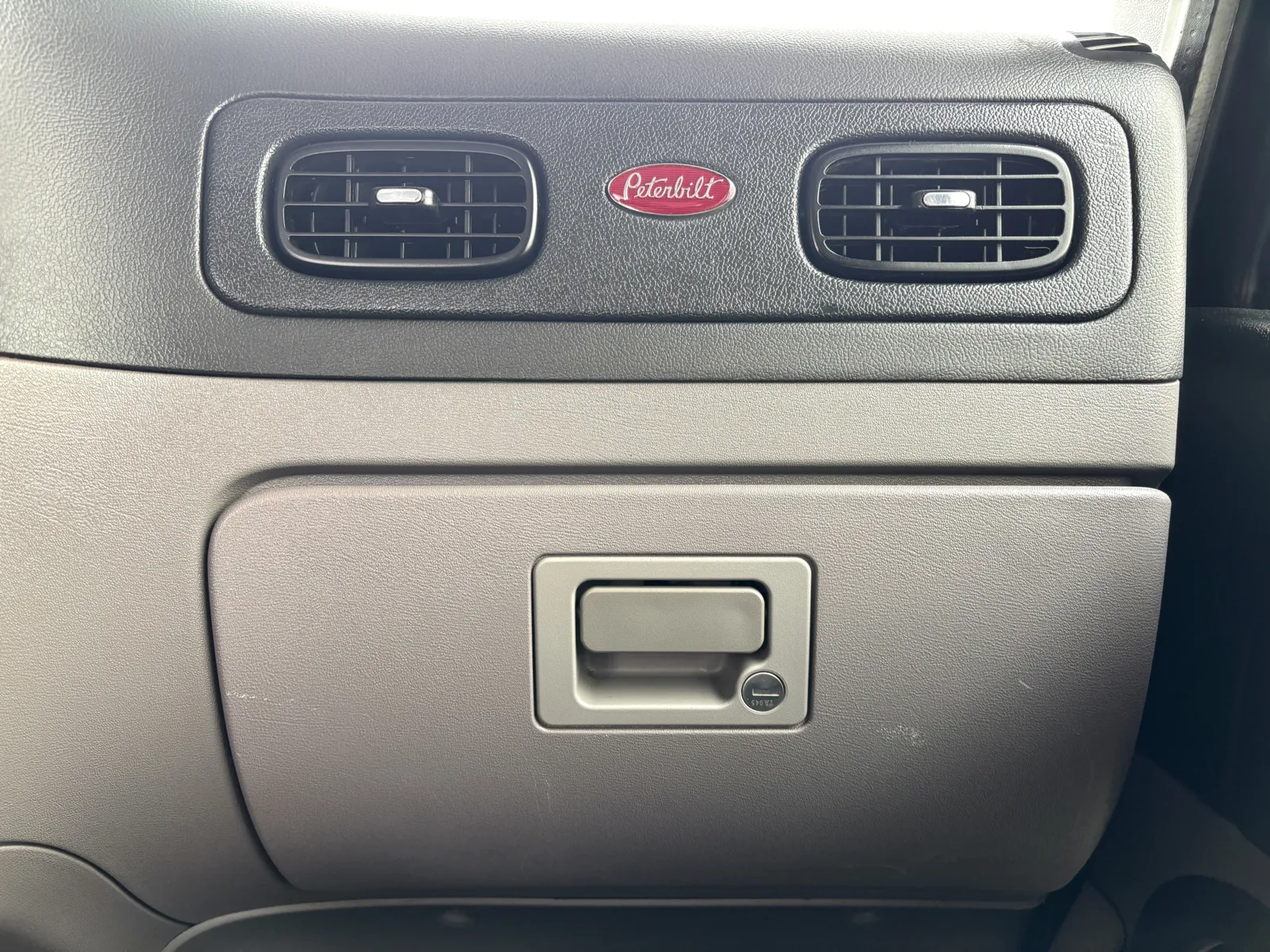 2021 Peterbilt 389 - image 19