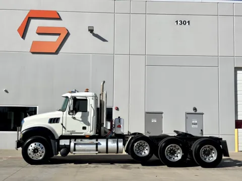 More photos of 2010 MACK GU713 at Forge Truck Centers - Texas, TX