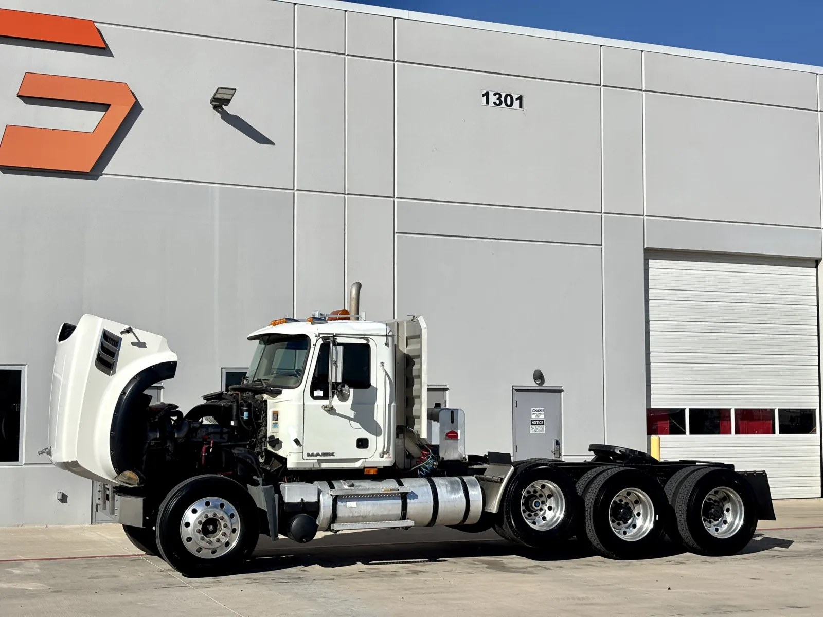 2010 Mack - image 10