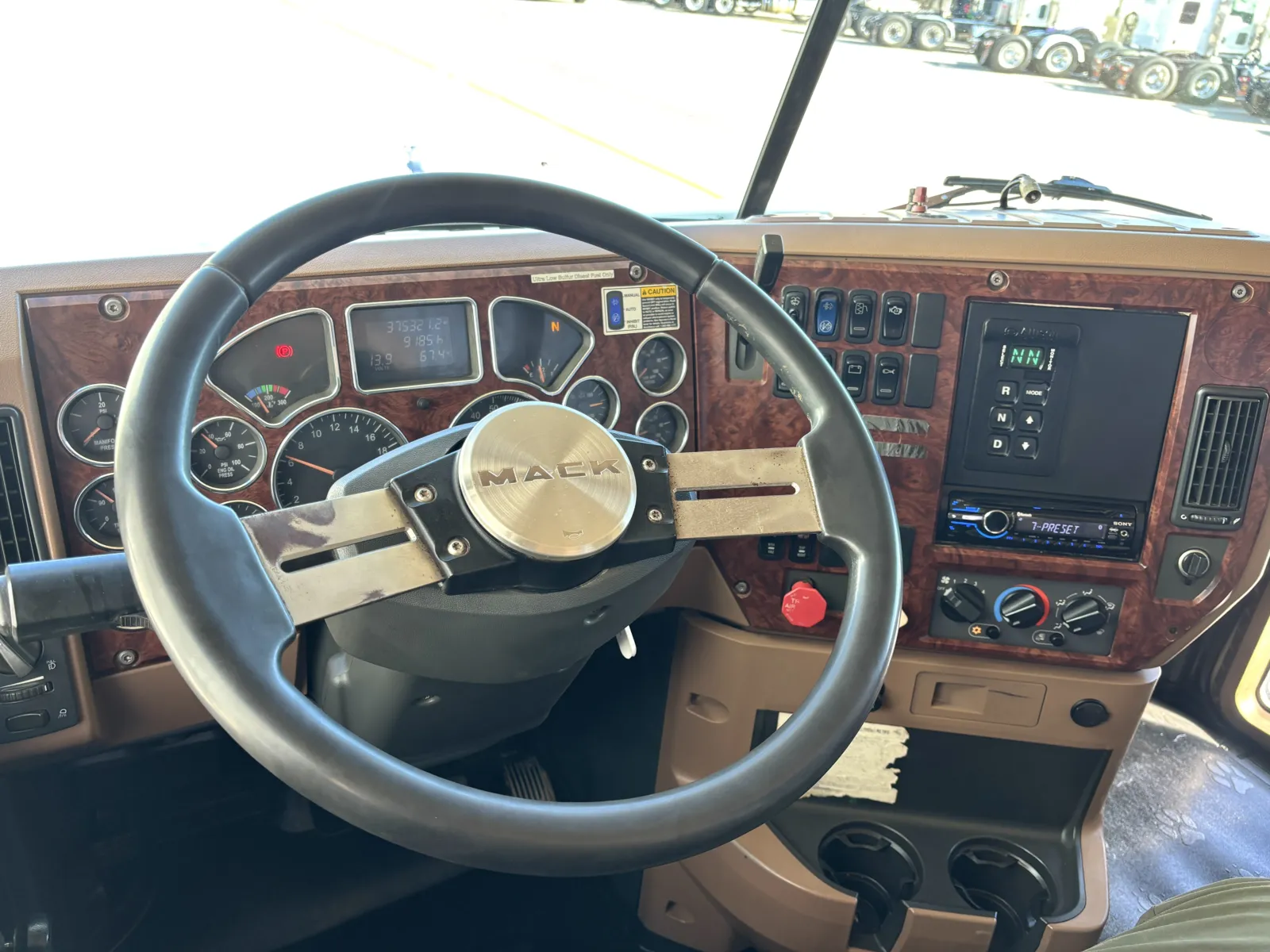 2010 Mack - image 16