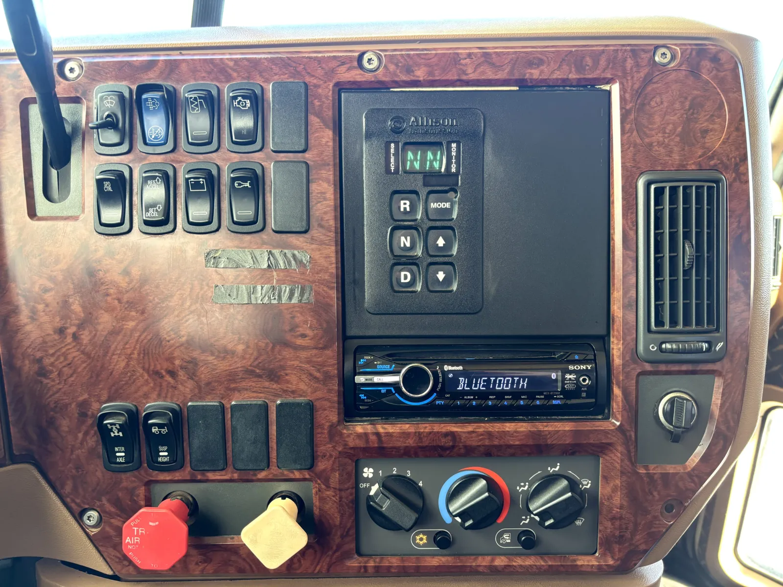 2010 Mack - image 18