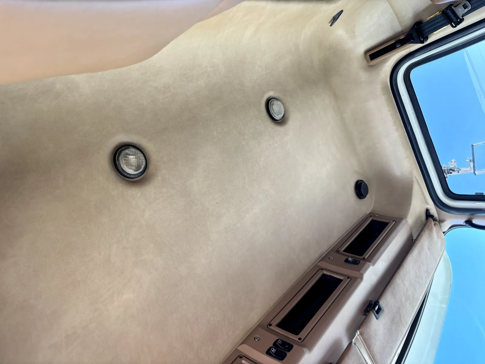 2010 Mack - image 21