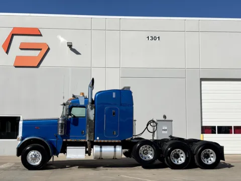 More photos of 2018 PETERBILT 389 at Forge Truck Centers - Texas, TX