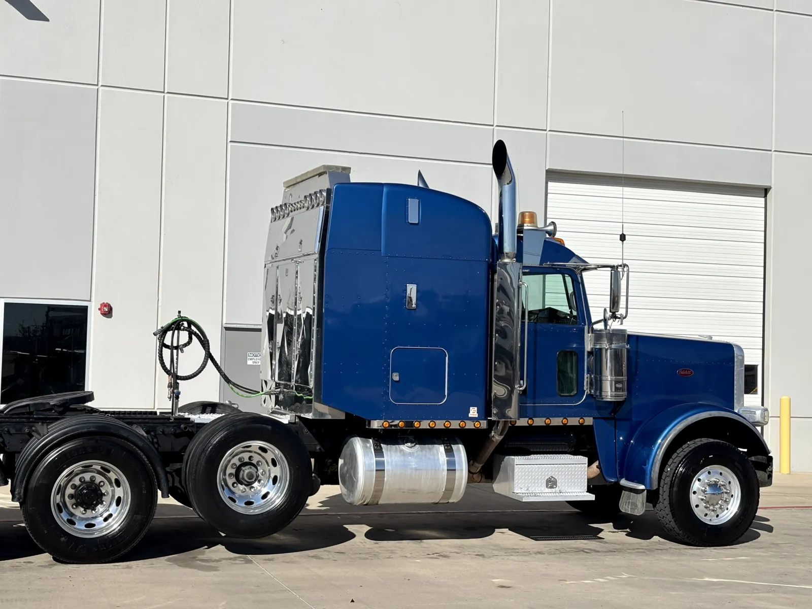 2018 Peterbilt 389 - image 7