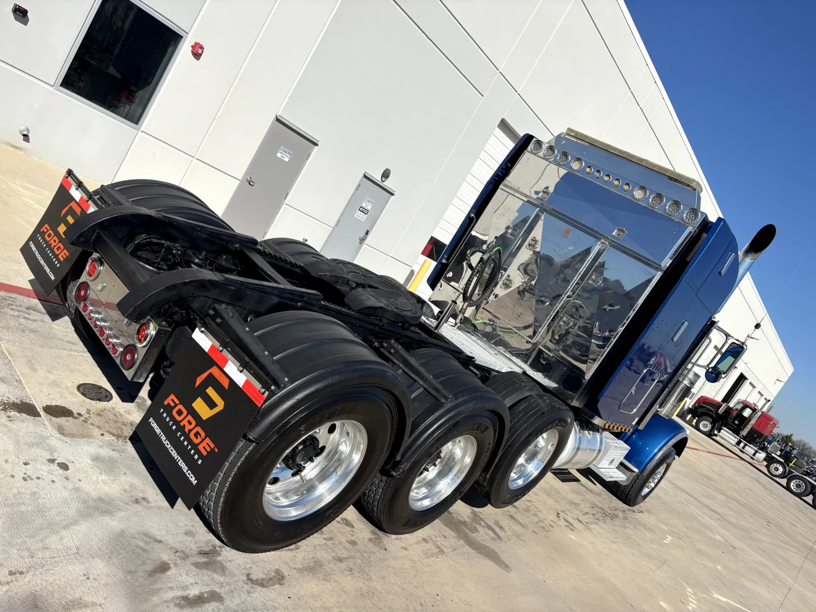 2018 Peterbilt 389 - image 11