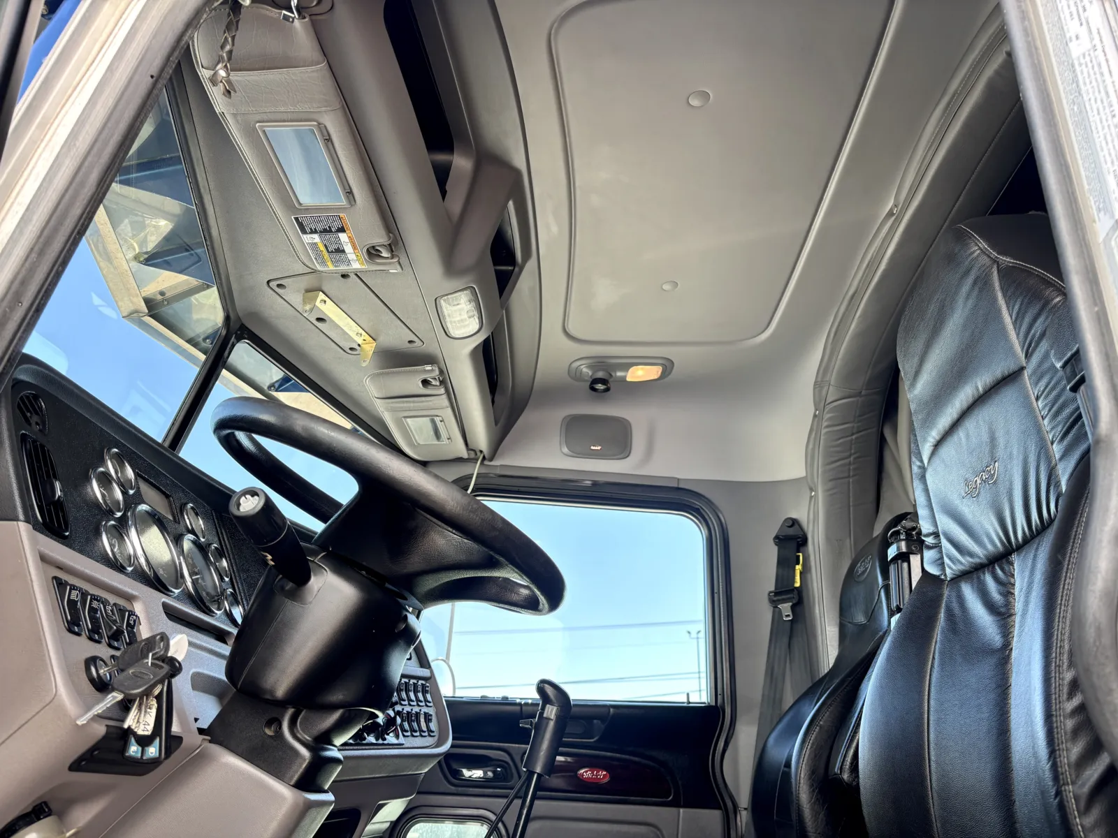 2018 Peterbilt 389 - image 14