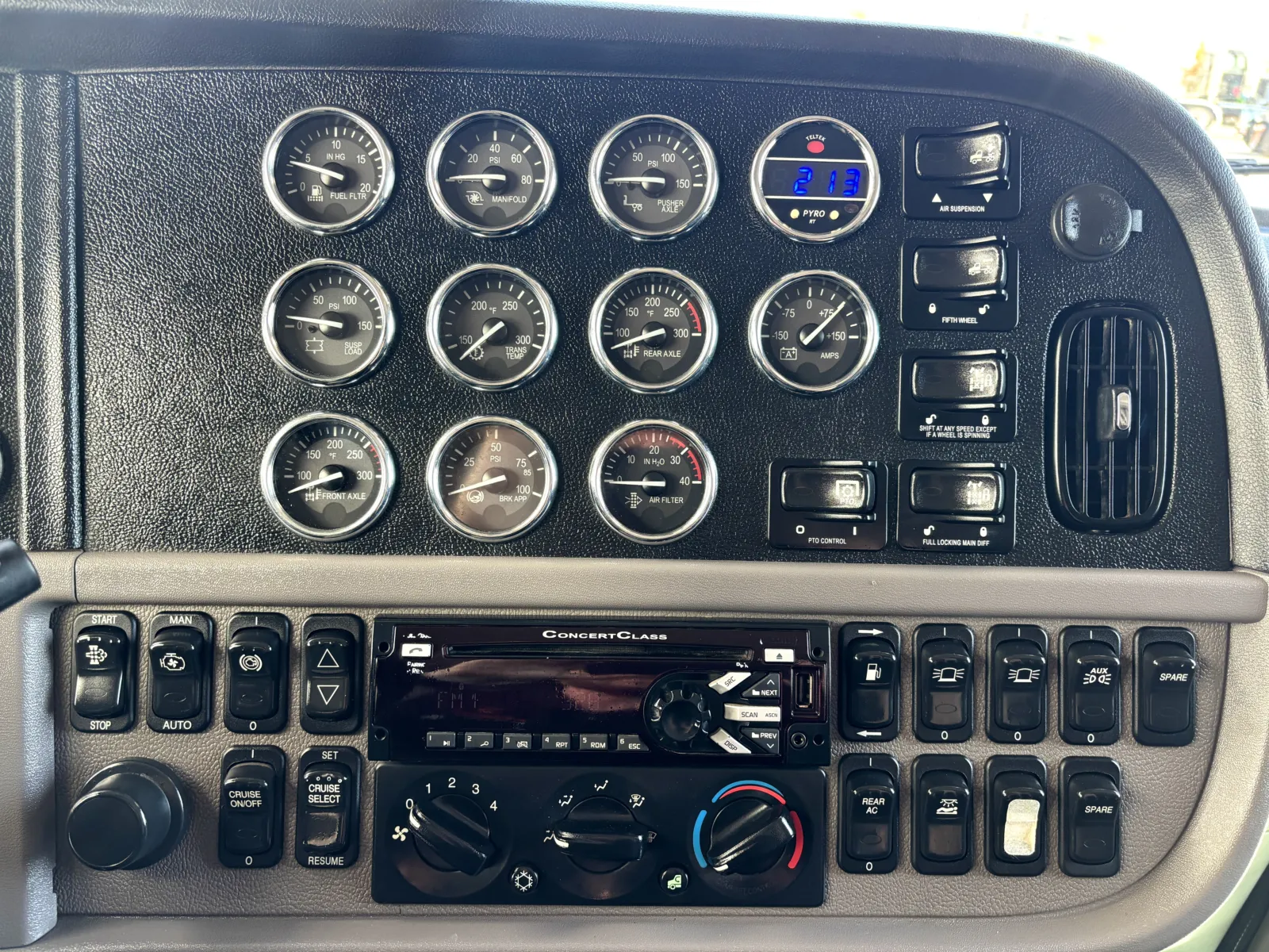 2018 Peterbilt 389 - image 18