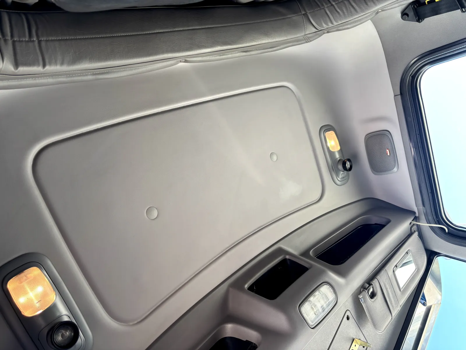 2018 Peterbilt 389 - image 20