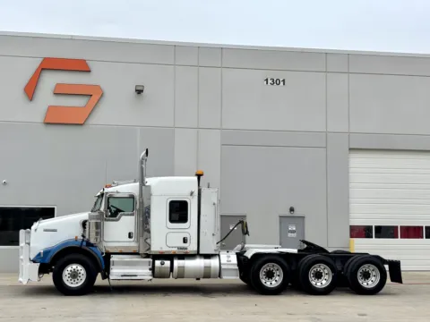 More photos of 2014 KENWORTH T800 at Forge Truck Centers - Texas, TX