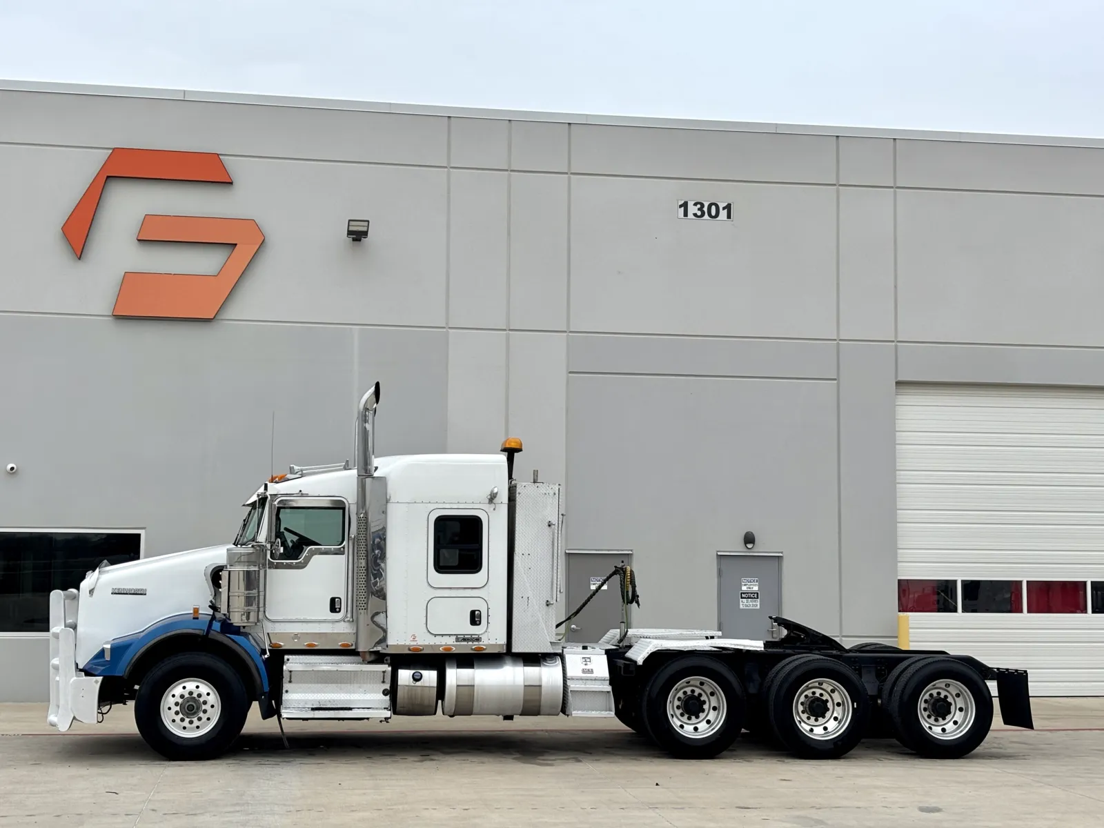 2014 Kenworth T800 - image 4