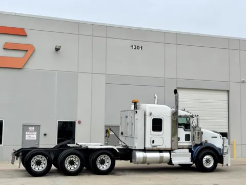 More photos of 2014 KENWORTH T800 at Forge Truck Centers - Texas, TX