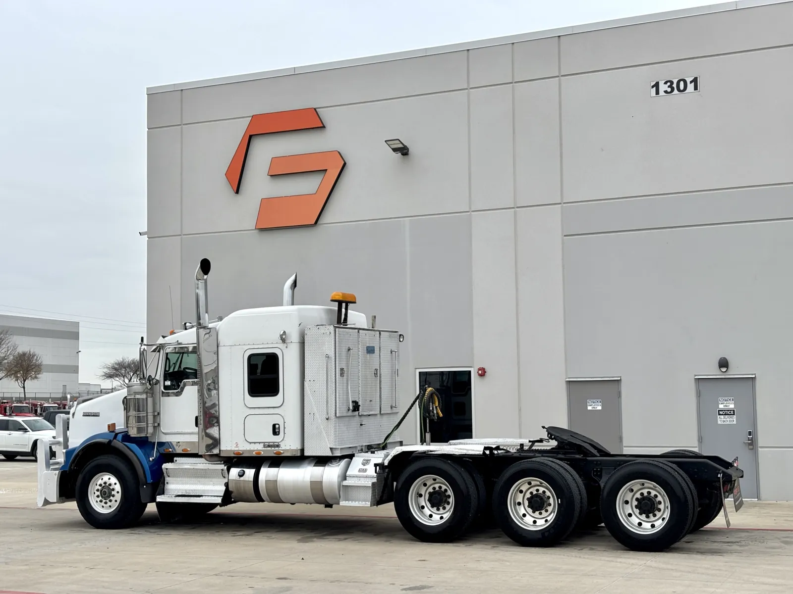 2014 Kenworth T800 - image 6