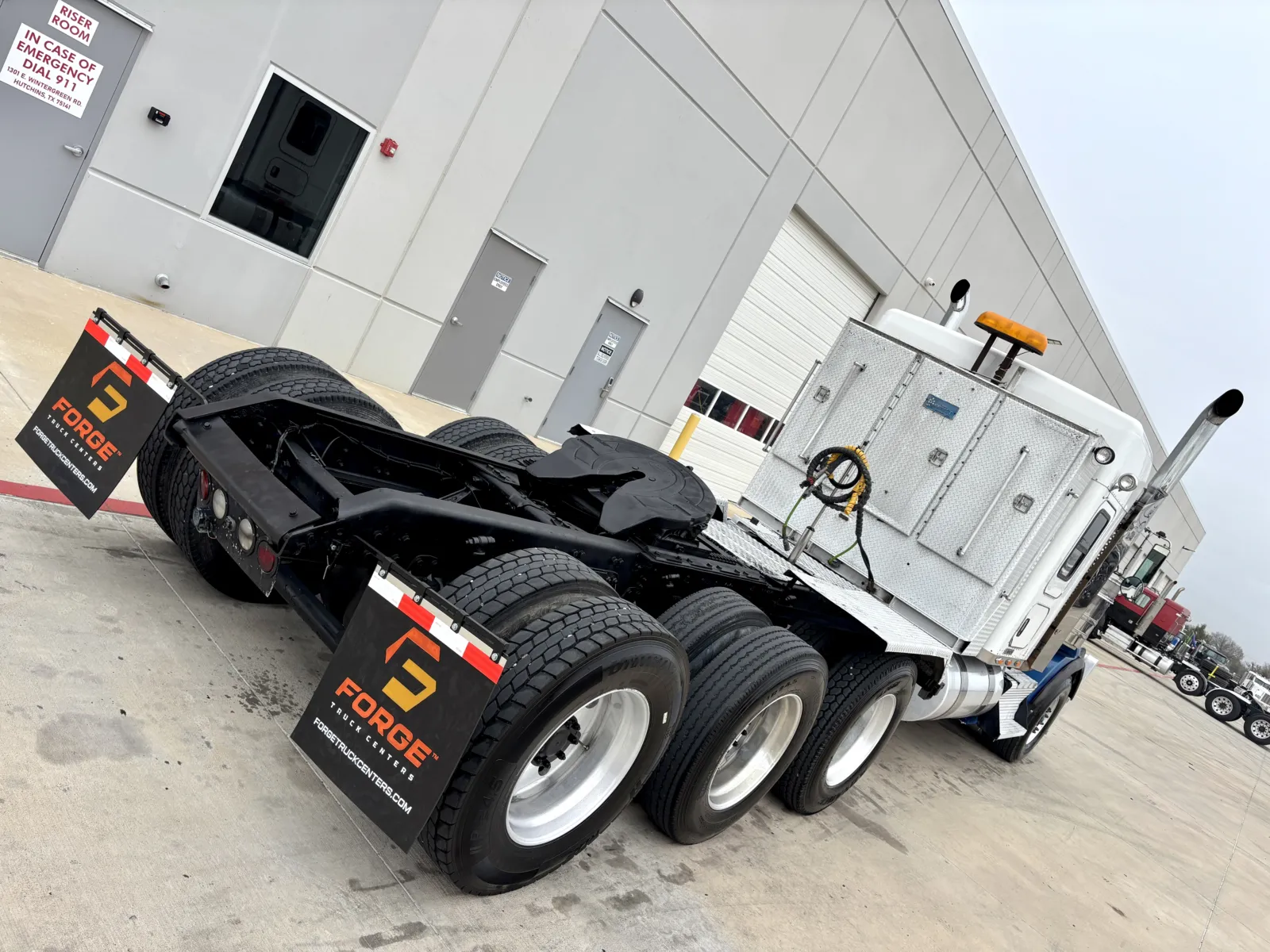 2014 Kenworth T800 - image 11