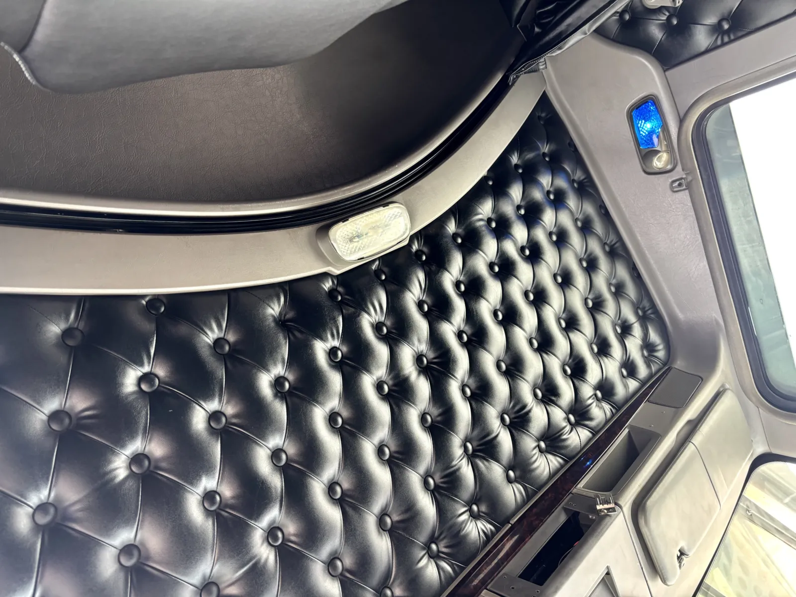 2014 Kenworth T800 - image 19