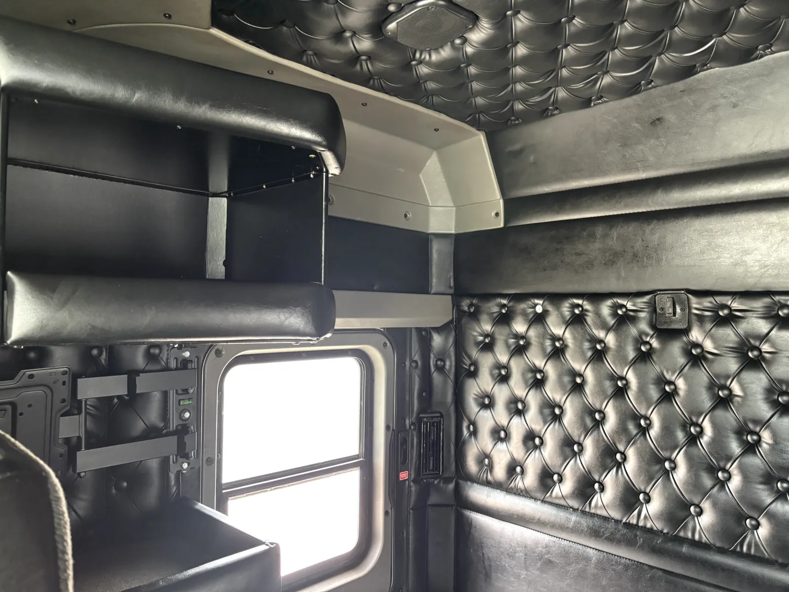 2014 Kenworth T800 - image 20