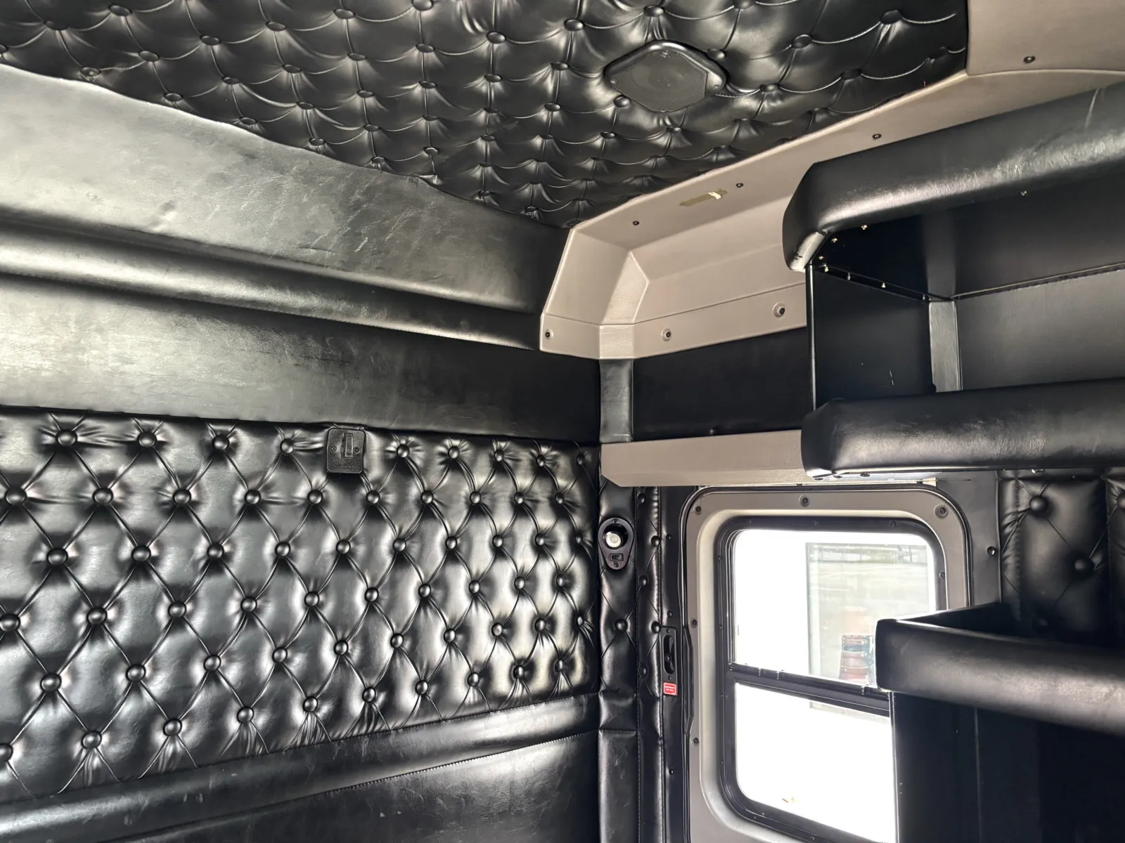 2014 Kenworth T800 - image 22