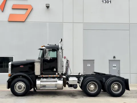 More photos of 2000 PETERBILT 378 at Forge Truck Centers - Texas, TX