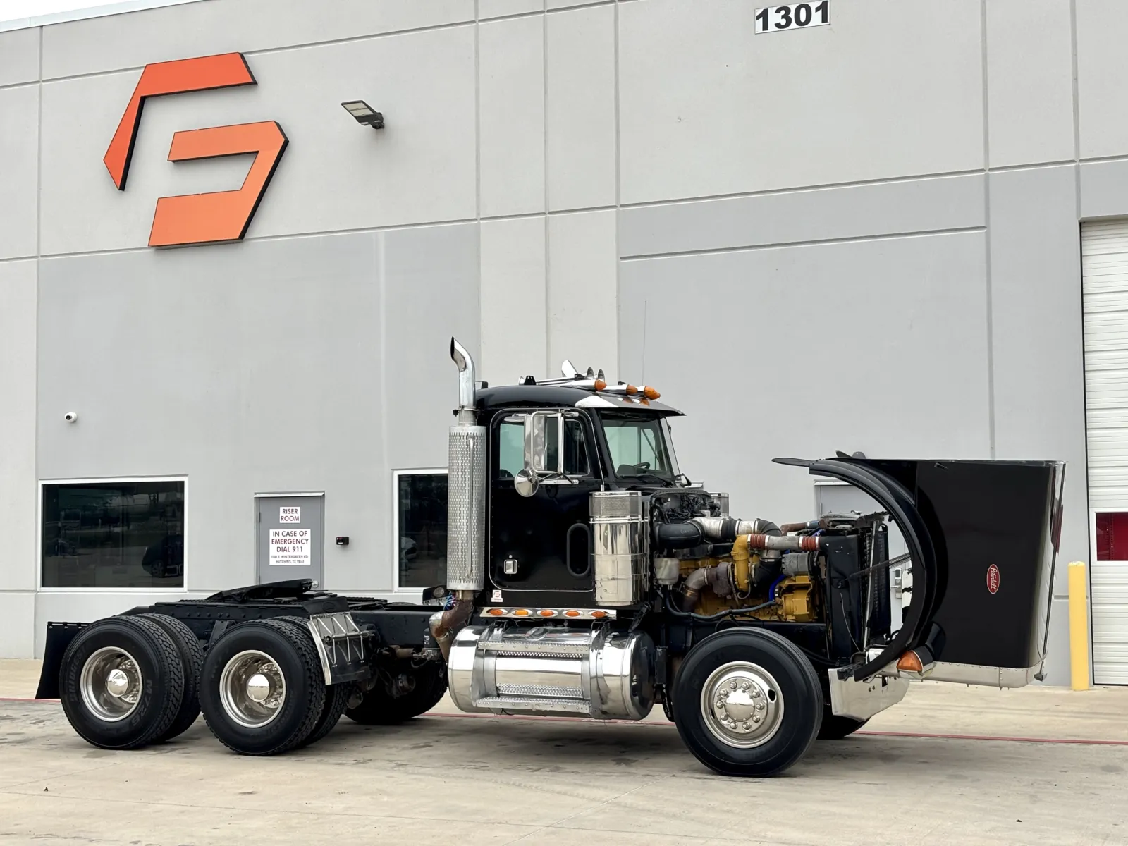 2000 Peterbilt - image 9